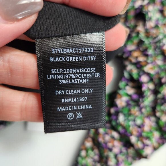 ASTR the Label Long Ruched Sleeve Livie Top in black green Ditsy Size Large NEW - Picture 12 of 16